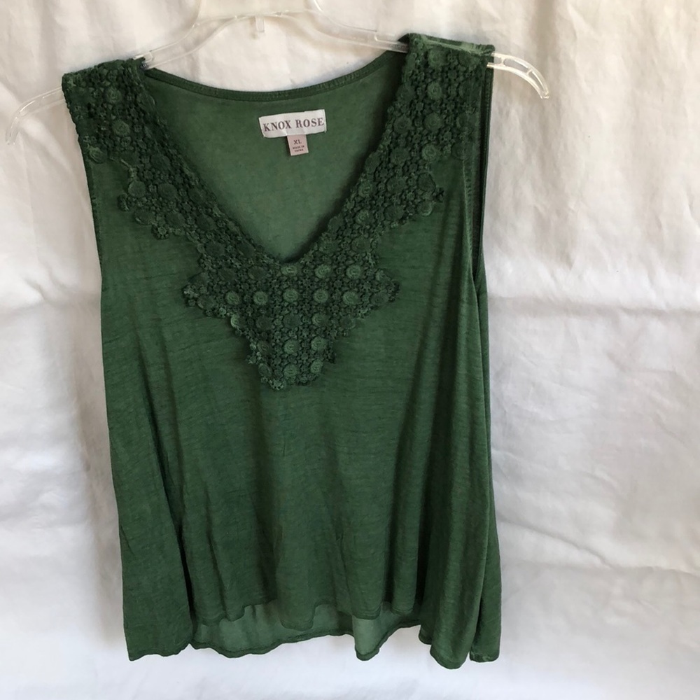 Sleeveless shirt